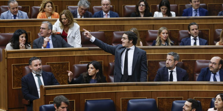 Con 178 voti a favore e 172 contrari del Pp e di Vox