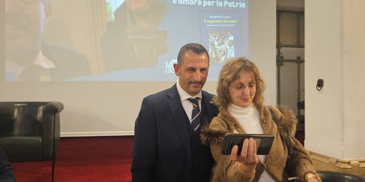 Fuciliere in congedo ha presentato il suo libro a Milano