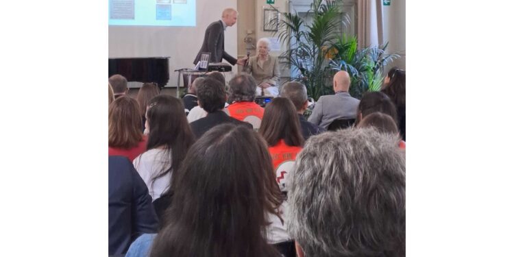 Consegnata all'associazione la targa del nonno Giuseppe