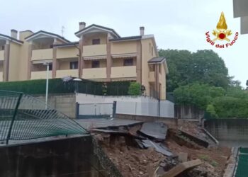 Evacuati residenti di una palazzina a Bernareggio