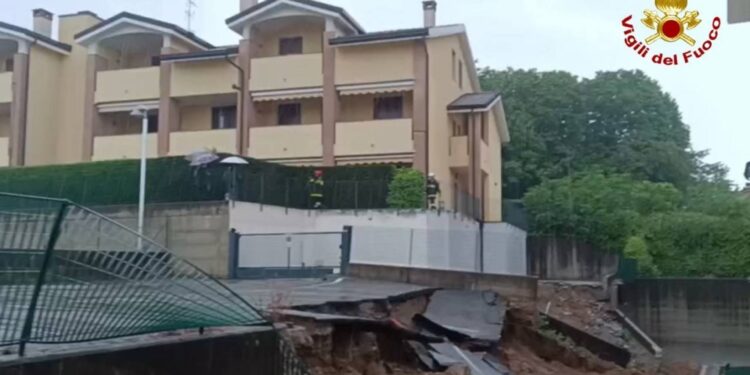 Evacuati residenti di una palazzina a Bernareggio