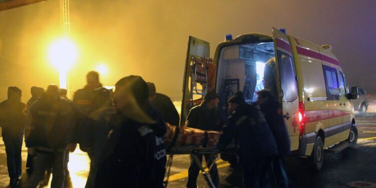 Baza: 'In fiamme 2 carri cisterna con carburante