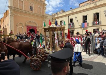 Tanti i turisti in città per la processione del santo guerriero