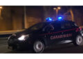 Anche auto di traverso in strada per rallentare la polizia