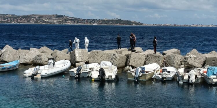 Scoperta vicino imbarcaderi Villa S.Giovanni. Indaga la Polizia