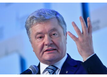 Mandato d'arresto per l'ex presidente ucraino e per Zelensky