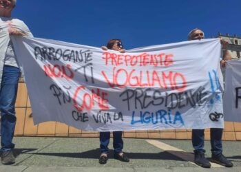 Centinaia in corteo con tanti comitati. Atteso leader M5S Conte