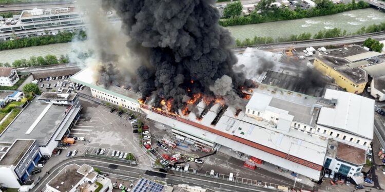 L'incendio ormai è sotto controllo