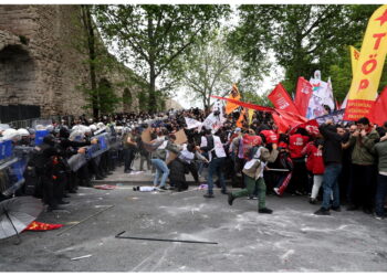 I sindacati cancellano la marcia su Taksim