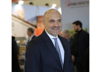 'Grazie a chi è al servizio per nostra sicurezza e assistenza'