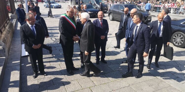 Mattarella accolto con calore dai magistrati riuniti a Palermo