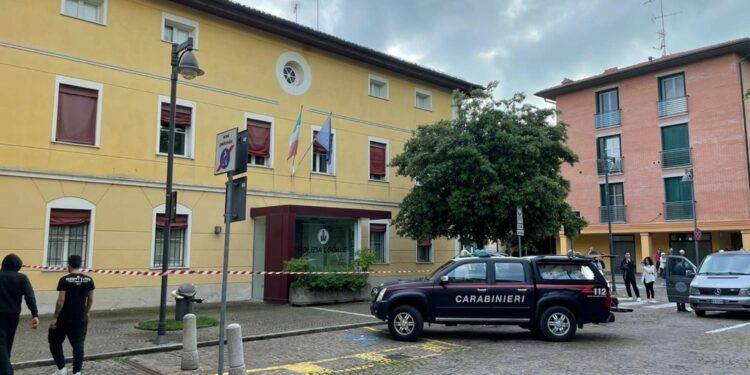 'Si è attivato per chiamare il 118 e simulare l'incidente'