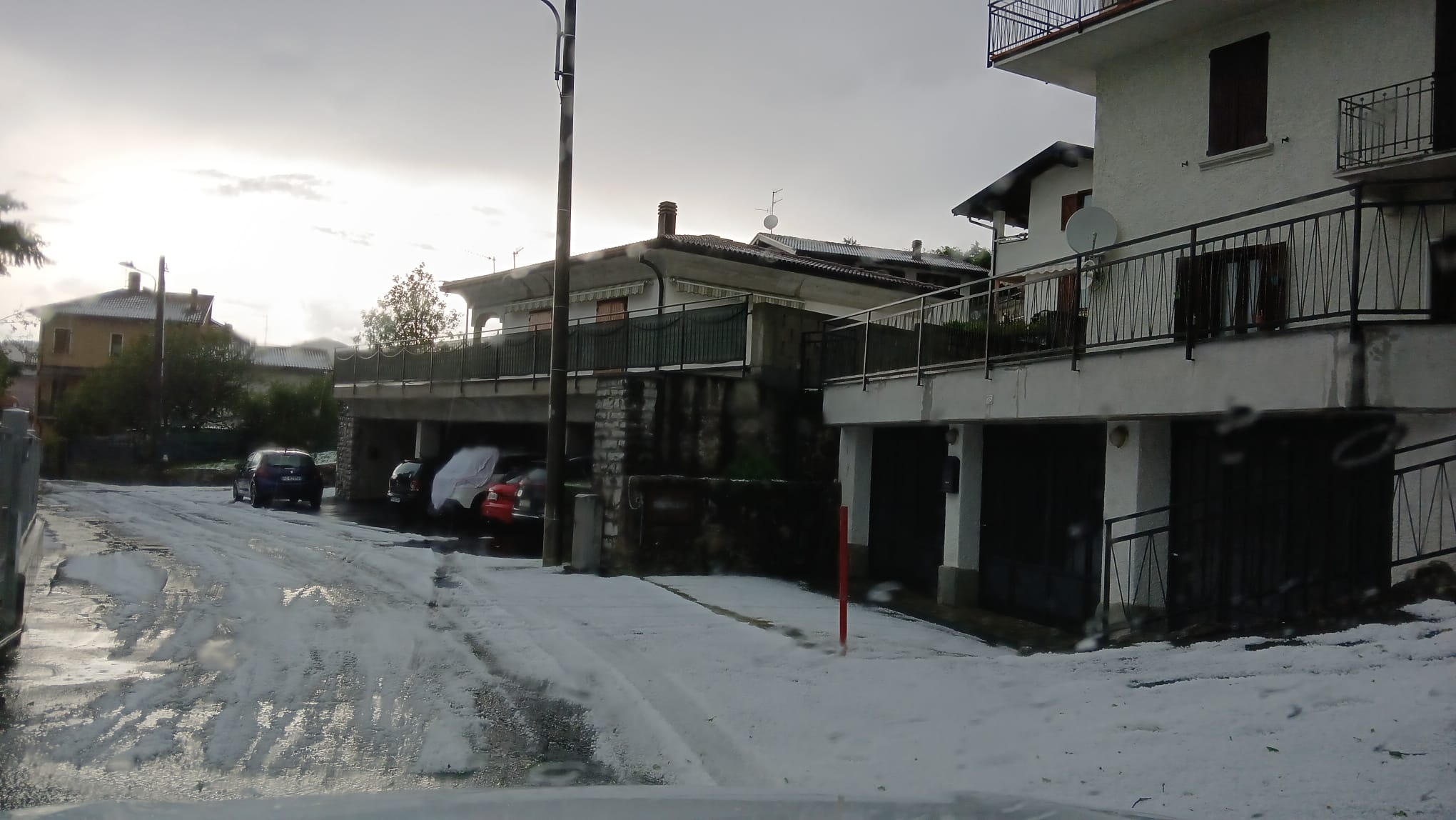 Maltempo, violenta perturbazione sul Lario con tuoni e grandine