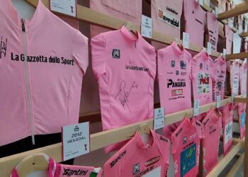 La collezione di maglie rosa del Museo del Ghisallo