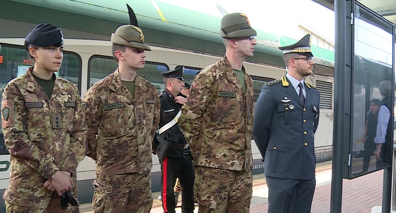 Militari nelle stazioni. Fratelli d’Italia attacca la Lega: “Non siamo stati invitati, pessimo episodio”