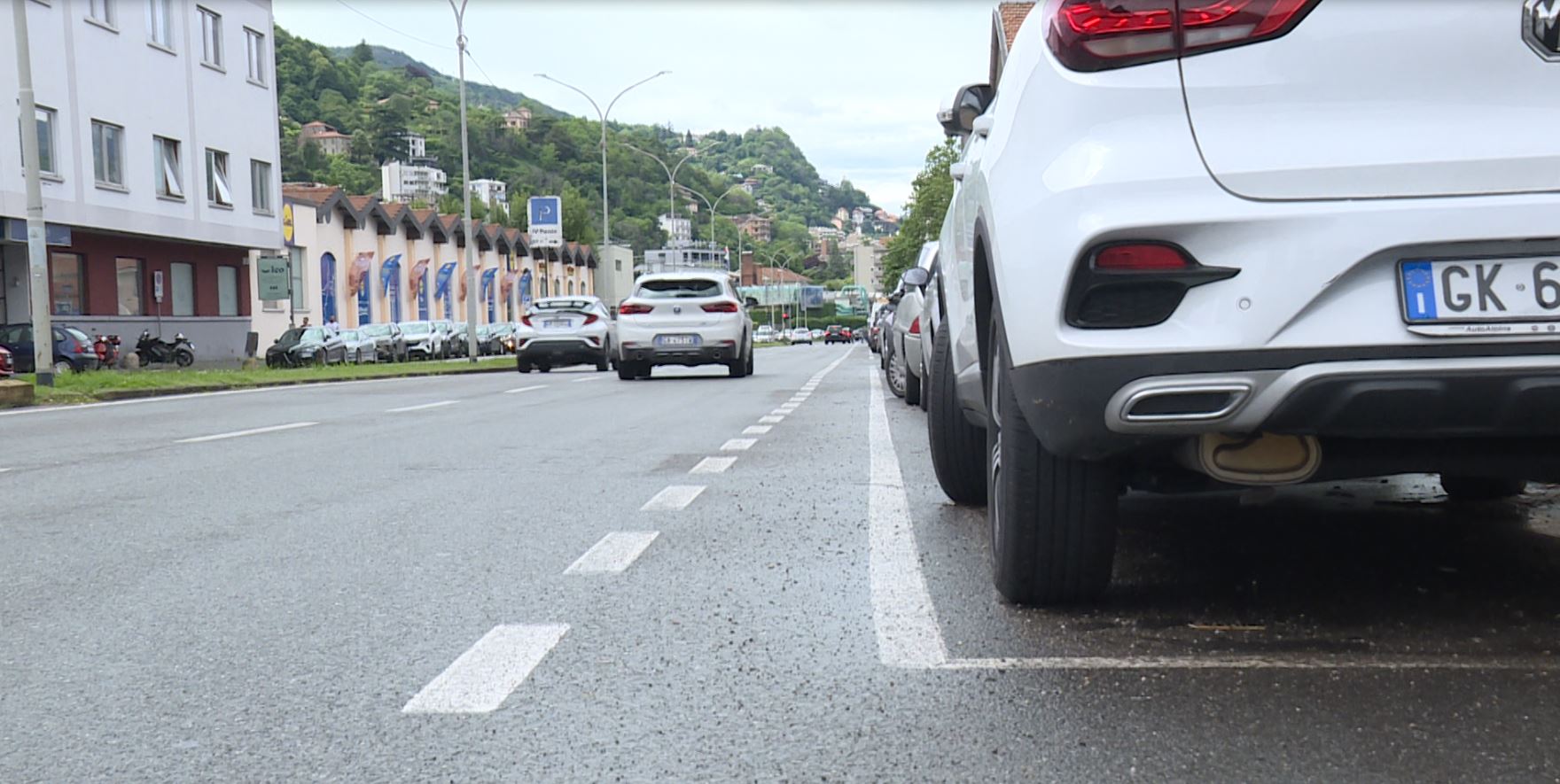 Rivoluzione della sosta a Como, ultimo atto. Strisce blu e nuove tariffe per 167 posteggi in città