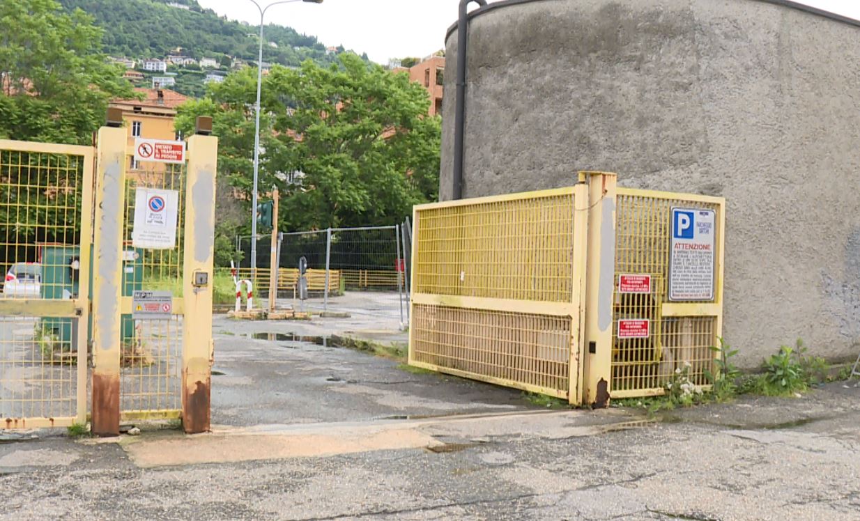 Dormivano nel parcheggio di via Sirtori, due senzatetto denunciati