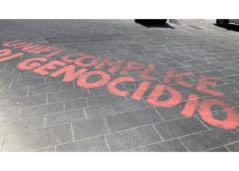 Lasciata scritta 'Unifi complice di genocidio'