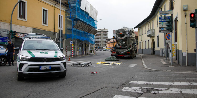 Indagato il conducente 42enne della betoniera