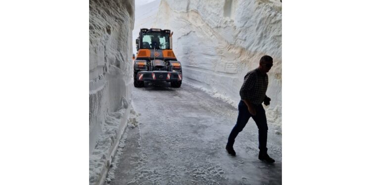 Lo Stelvio resta per il momento chiuso per neve