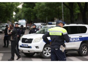 Ferito un gendarme con una balestra. Governo: 'E' terrorismo'