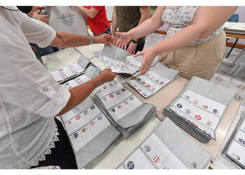 Urne aperte in 101 comuni. Al voto a Firenze
