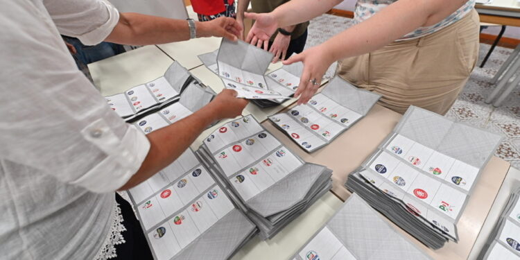 Urne aperte in 101 comuni. Al voto a Firenze