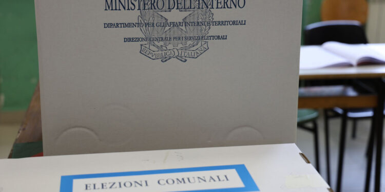 Sedici punti in meno rispetto al primo turno nei 102 comuni