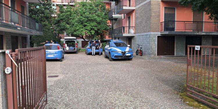 Sul posto la polizia che sta indagando sul fatto