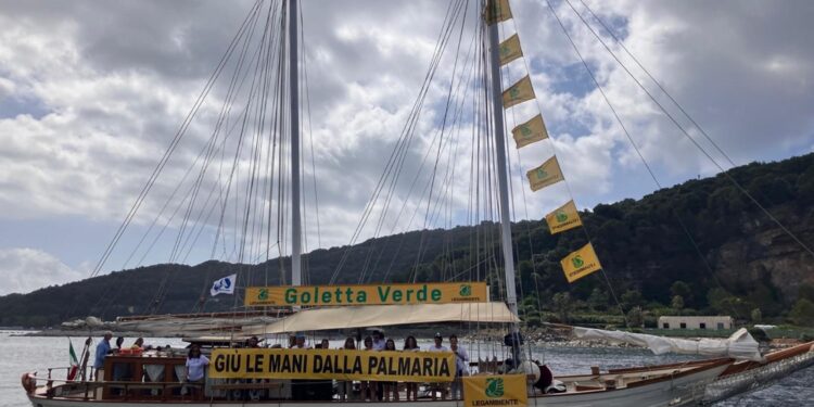 Striscione Goletta Verde contro il masterplan