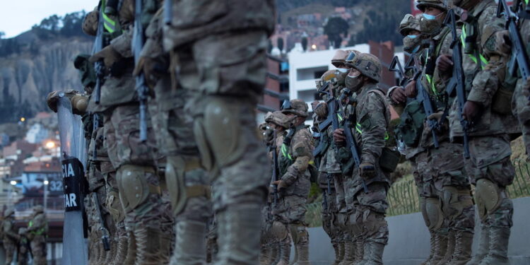 Il militare guida l'assalto al palazzo del potere di La Paz