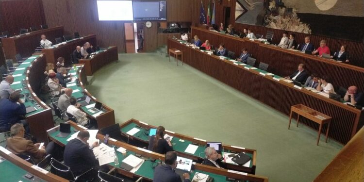 Schieramenti opposti oggi nell'aula del Consiglio regionale