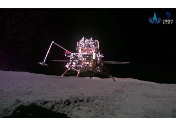 Trasporta primi campioni al mondo del lato nascosto della Luna