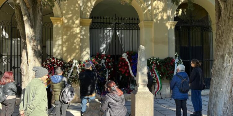 Rombo di tuono ritratto con maglia del Cagliari dello scudetto