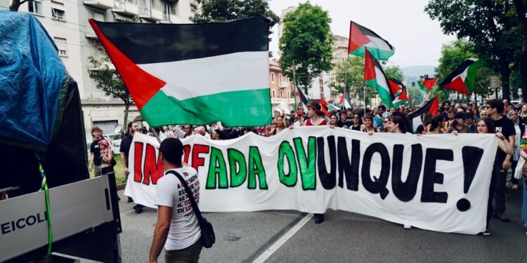 Sfila Intifada studentesca