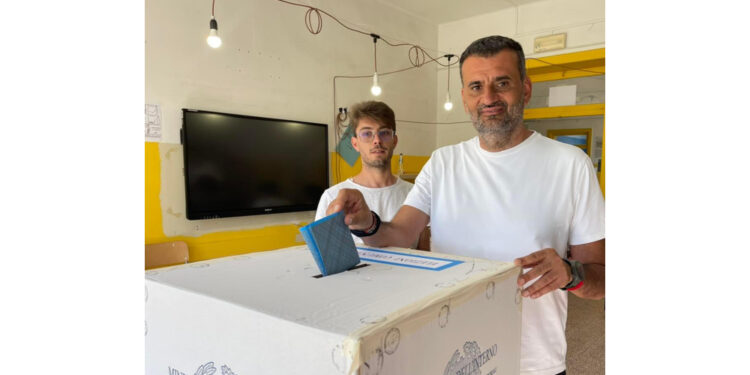Eurodeputato e primo cittadino uscente di Bari posta foto su Fb