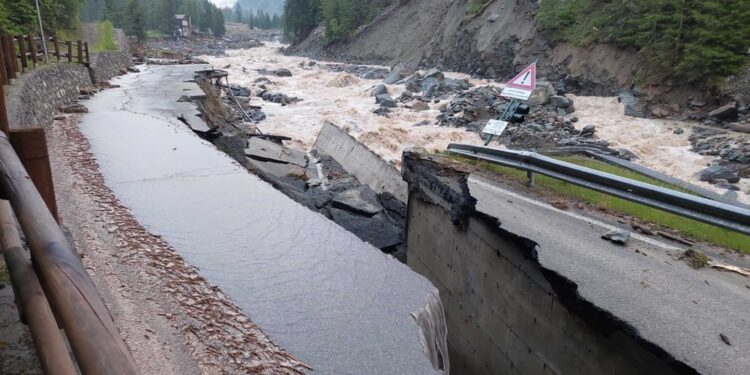 Nella notte evacuazioni in elicottero