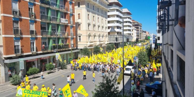 150 trattori con centinaia di addetti