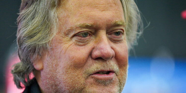 Bannon chiede di ritardare l'incarcerazione prevista il 1 luglio