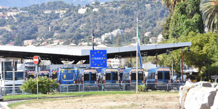 Tornano Forza dell'ordine e Esercito al valico di Olivetta