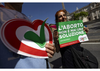 L'invito è a sposarsi per costruire poi una famiglia.