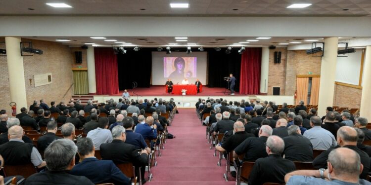 I ragazzi gay sono buoni ma è meglio non prenderli in seminario