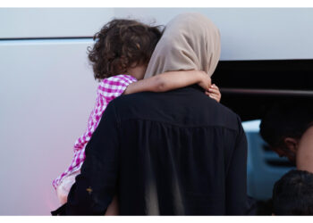 "I loro occhi ci chiedono di non voltarci dall'altra parte"