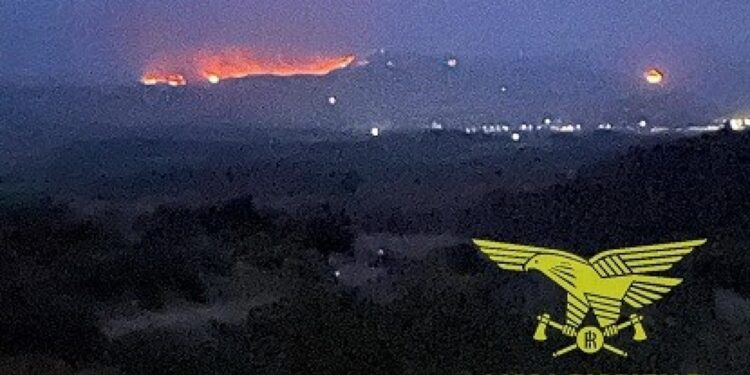 Fronte del fuoco ha ripreso vigore all'alba