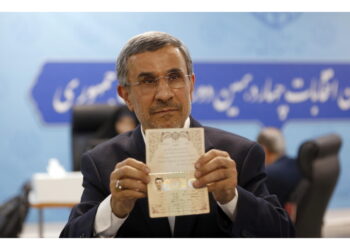 Media: 'Il suo ritorno mette sotto pressione Khamenei'