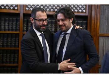 La legge scardina l'assetto costituzionale. Non la promulghi
