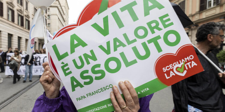 Domani in piazza a Roma. Gandolfini