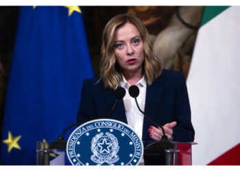 Ue nasconde polvere sotto il tappeto