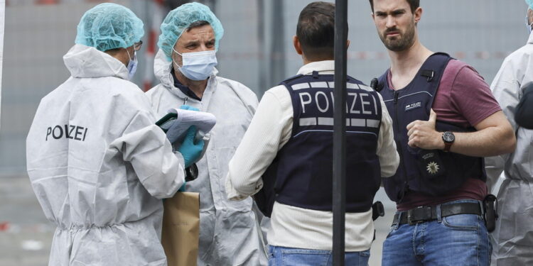 Colpito da un afghano durante un raduno di estrema destra