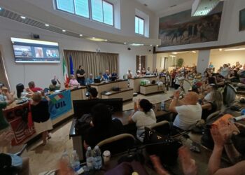 Il governatore spiega progetto per salvate livelli occupazionali